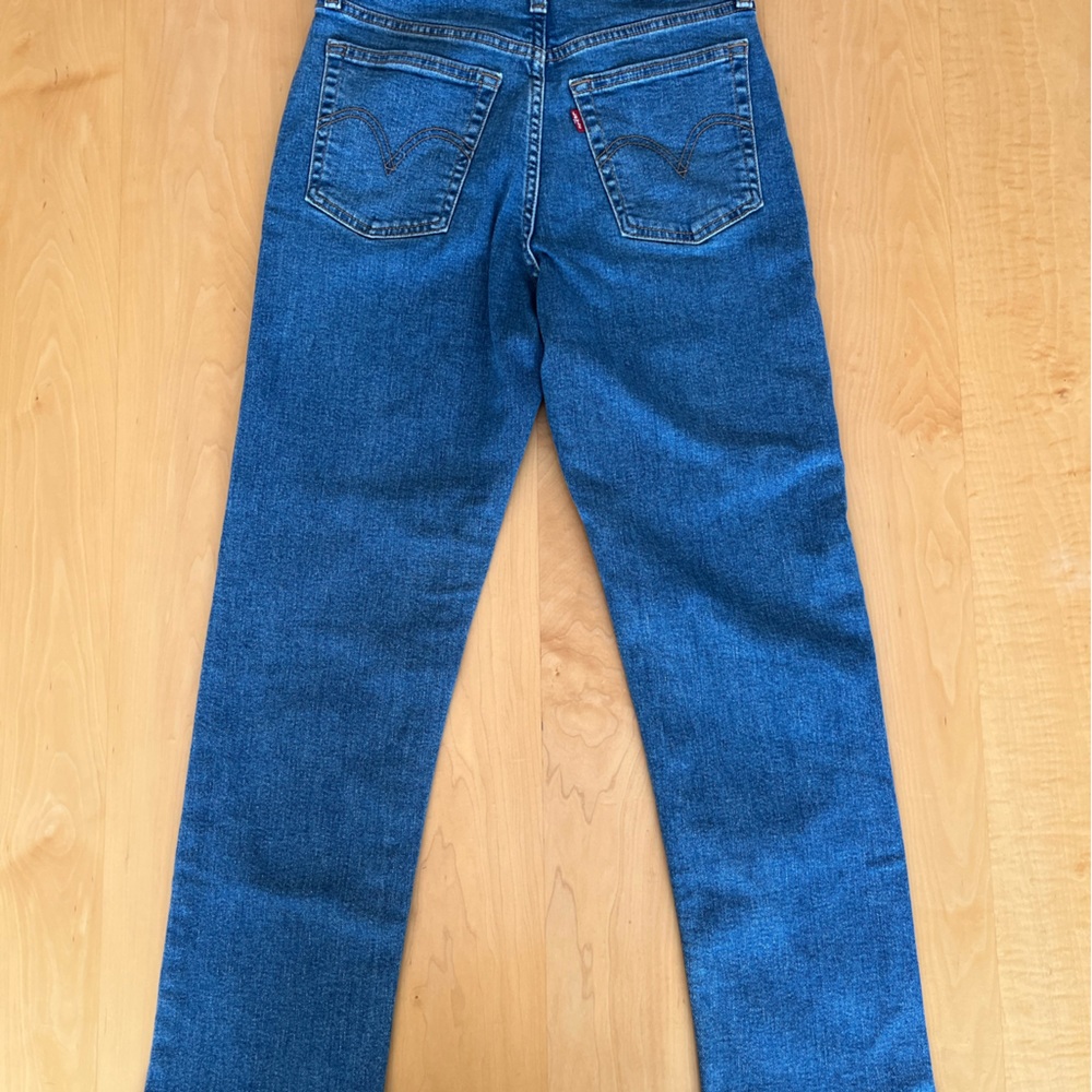 Levi's Women's Premium Wedgie Straight Jeans - Size 28x28, Color: Medium Wash - Picture 6 of 9